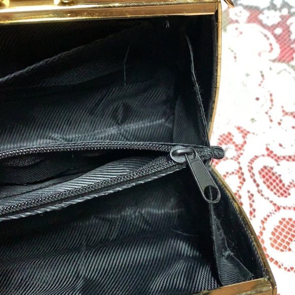 Cute brass and rhinestone purse - Picture 8 of 17